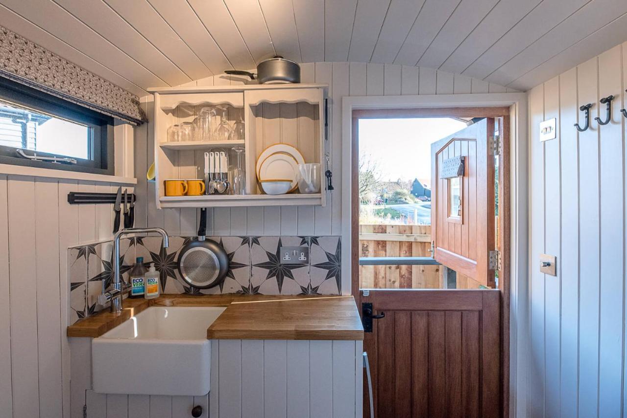 Bo Peep Shepherds Hut, Thorpeness Лейстън Екстериор снимка